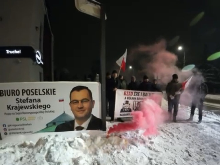 Krajewski traci wieś. Rolnicy ruszają w obronie kolegi i zapowiadają dalsze protesty